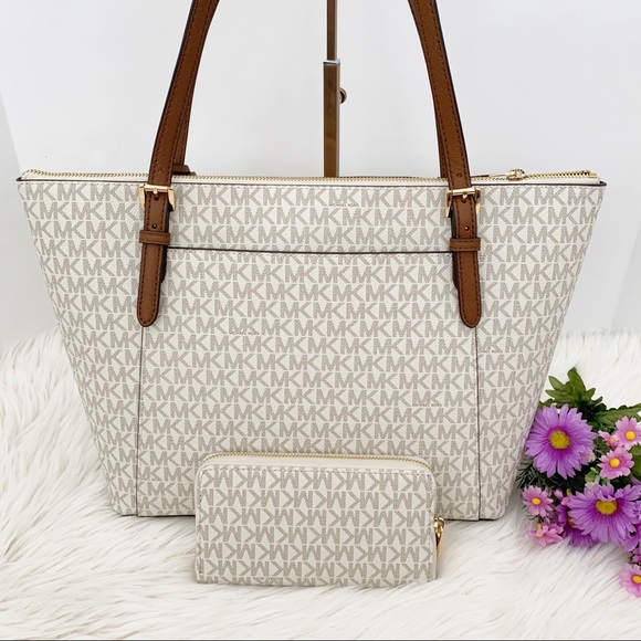 📌CLOSING SALE📌MICHAEL KORS TOTE WITH WALLET SET - Picture 4 of 8